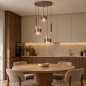 Foto 75800-13: Ronde, bruine hanglamp voorzien van drie glazen kappen en twee spots