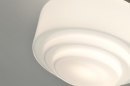 Foto 86834-4: Plafondlamp in retro stijl voorzien van witte, glazen kap.