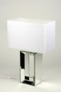 Foto 88221-4: Grote tafellamp voorzien van een spiegelvoet en een witte, stoffen kap.