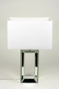 Foto 88221-5: Grote tafellamp voorzien van een spiegelvoet en een witte, stoffen kap.