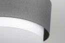 Foto 88529-5: Sfeervolle plafondlamp voorzien van een dubbele, stoffen, grijze kap.
