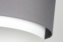 Foto 88547-8: Moderne hanglamp voorzien van een dubbele kap uitgevoerd in de kleuren antraciet grijs en wit.